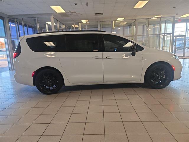 used 2024 Chrysler Pacifica car, priced at $35,622