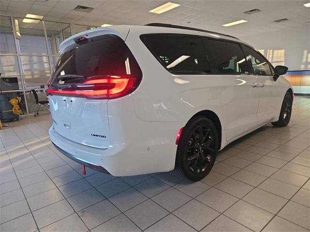 used 2024 Chrysler Pacifica car, priced at $35,622