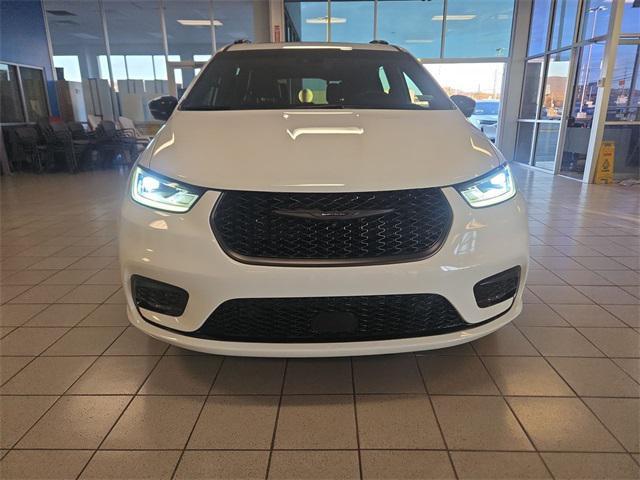 used 2024 Chrysler Pacifica car, priced at $35,622