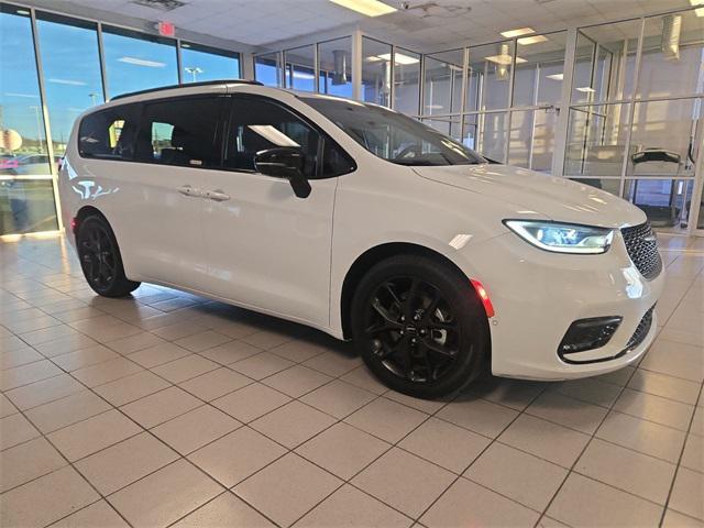 used 2024 Chrysler Pacifica car, priced at $35,622