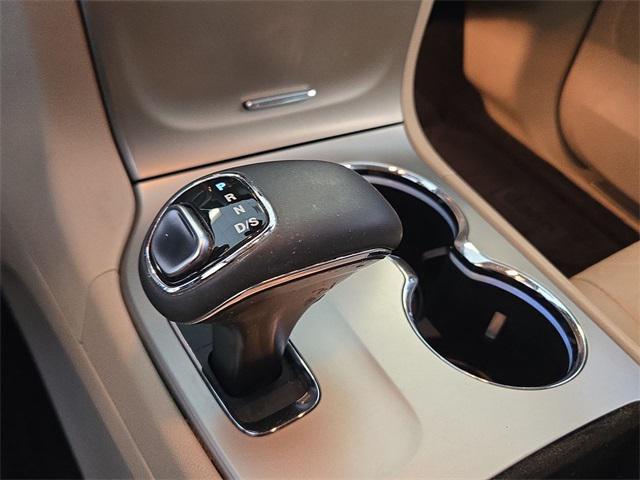 used 2015 Jeep Grand Cherokee car, priced at $11,257
