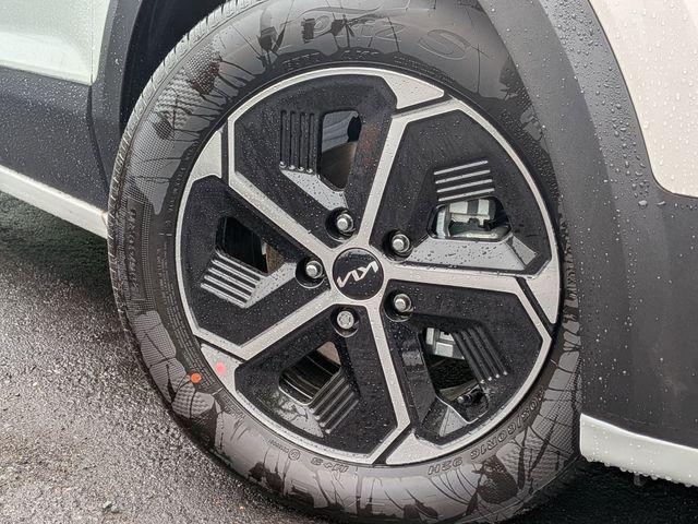 new 2025 Kia Niro Plug-In Hybrid car, priced at $35,000