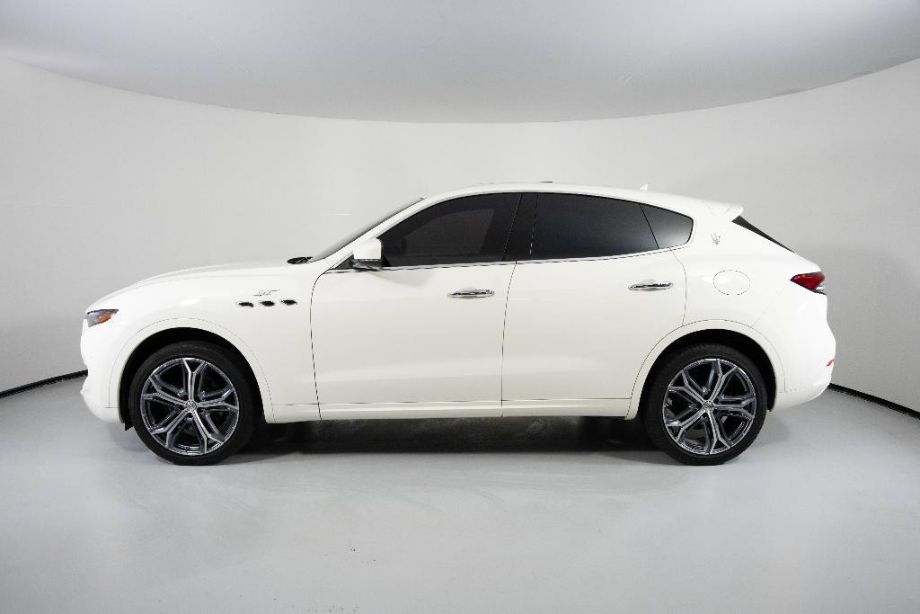 Maserati Levante view 6