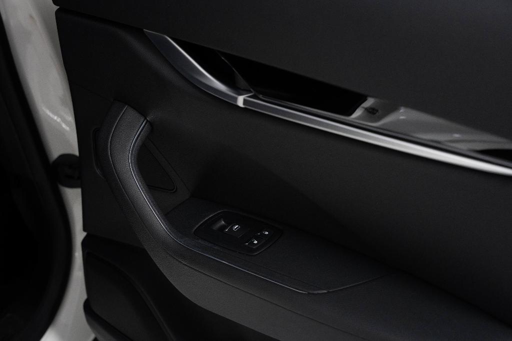 Maserati Levante view 33
