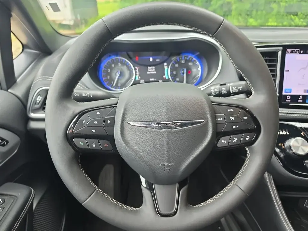 used 2025 Chrysler Pacifica car, priced at $35,467