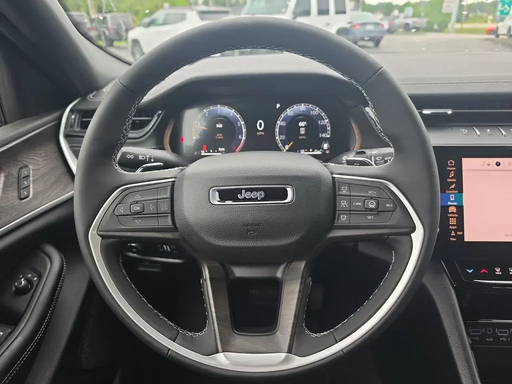 new 2026 Jeep Grand Cherokee car, priced at $47,504
