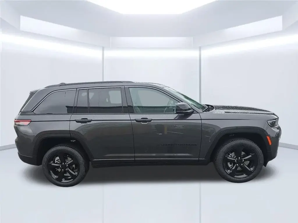 new 2026 Jeep Grand Cherokee car, priced at $47,504
