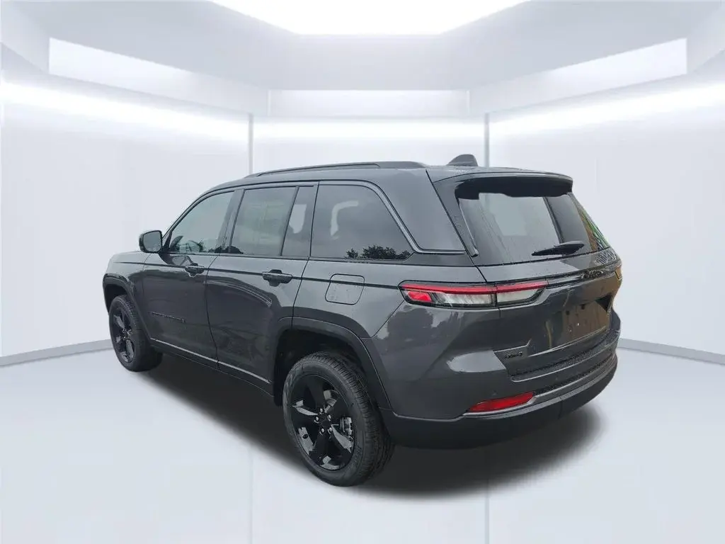 new 2026 Jeep Grand Cherokee car, priced at $47,504