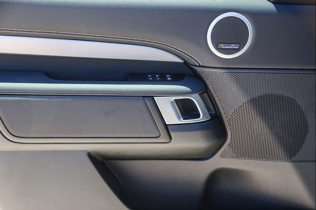 new 2025 Land Rover Discovery car, priced at $74,925