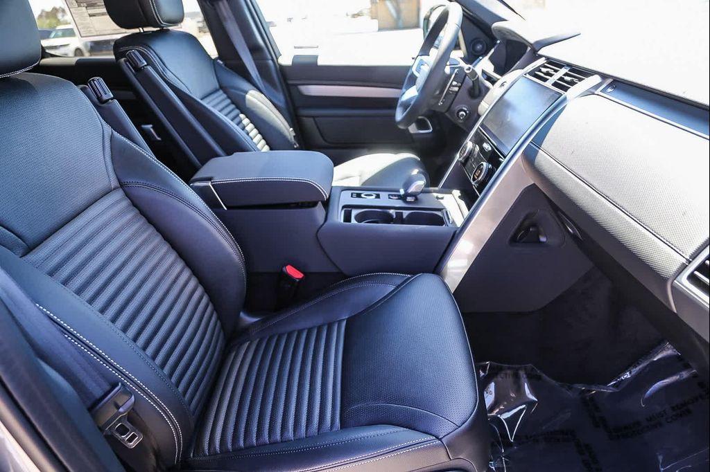new 2025 Land Rover Discovery car, priced at $74,925
