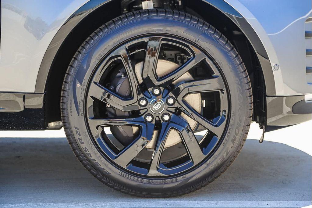 new 2025 Land Rover Discovery car, priced at $74,925