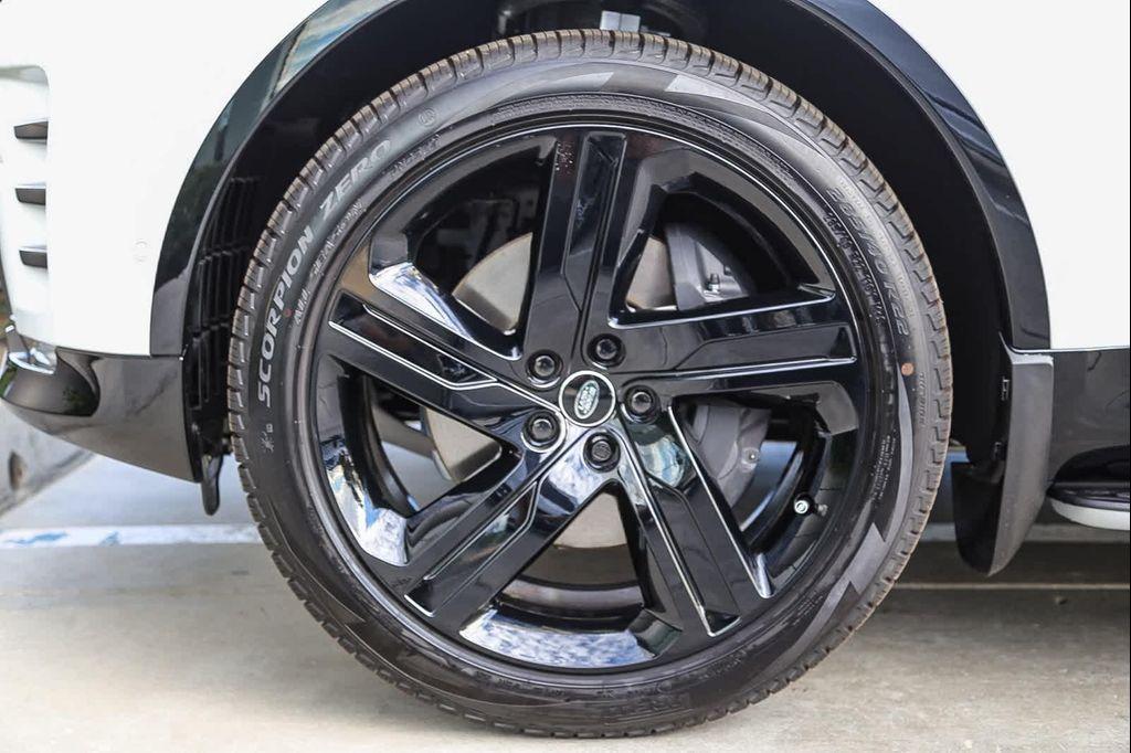 new 2026 Land Rover Discovery car, priced at $81,076