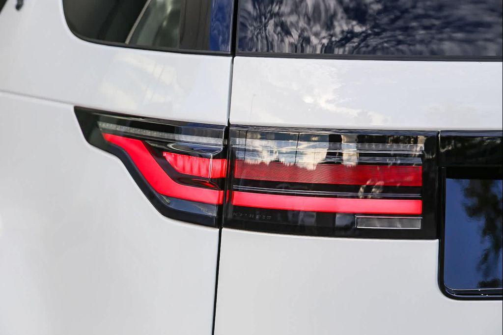 new 2026 Land Rover Discovery car, priced at $81,076