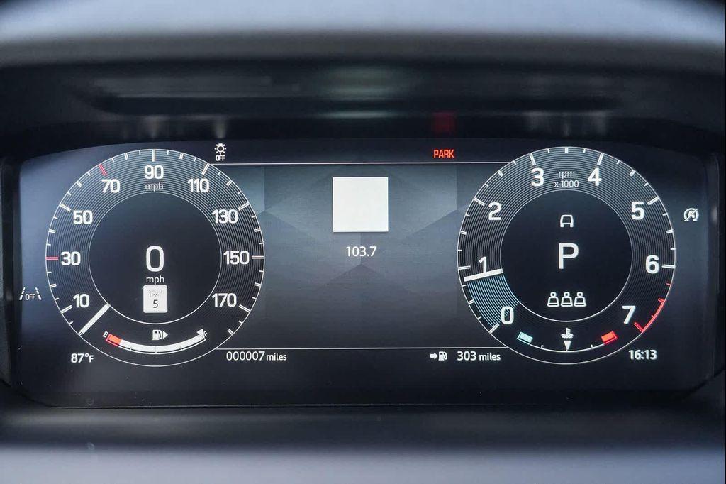 Land Rover Discovery Sport view 22