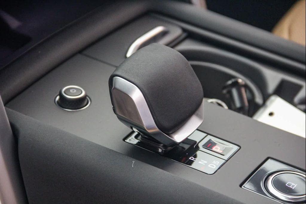 new 2026 Land Rover Discovery car, priced at $94,136