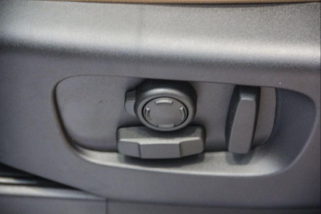 new 2026 Land Rover Discovery car, priced at $94,136