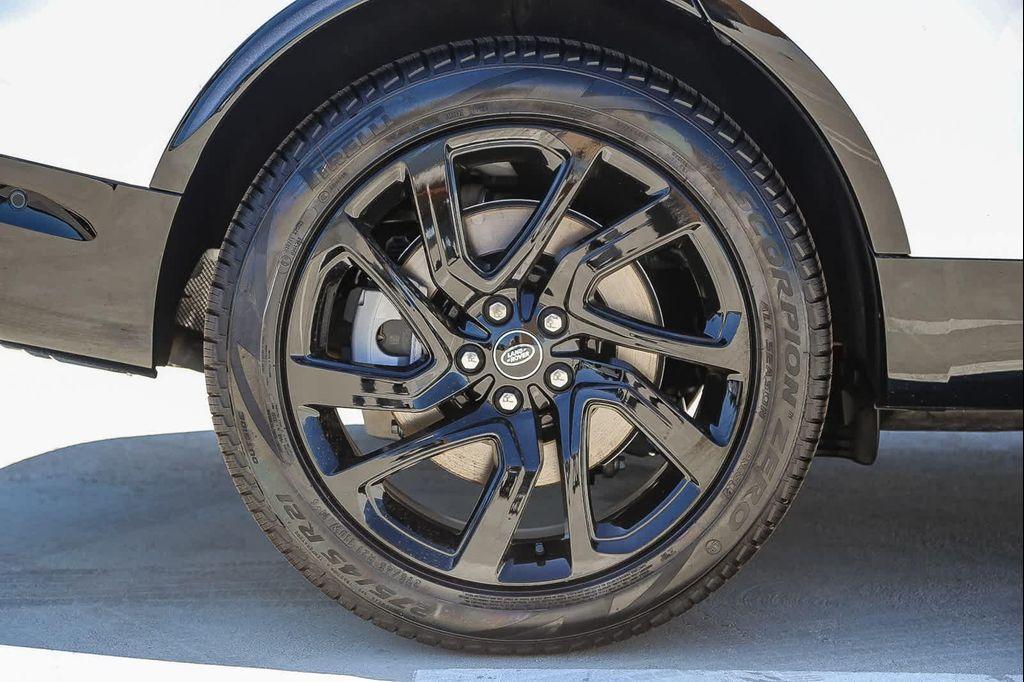 new 2025 Land Rover Discovery car, priced at $75,825