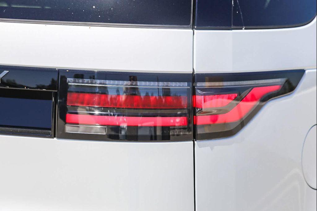 new 2025 Land Rover Discovery car, priced at $75,825