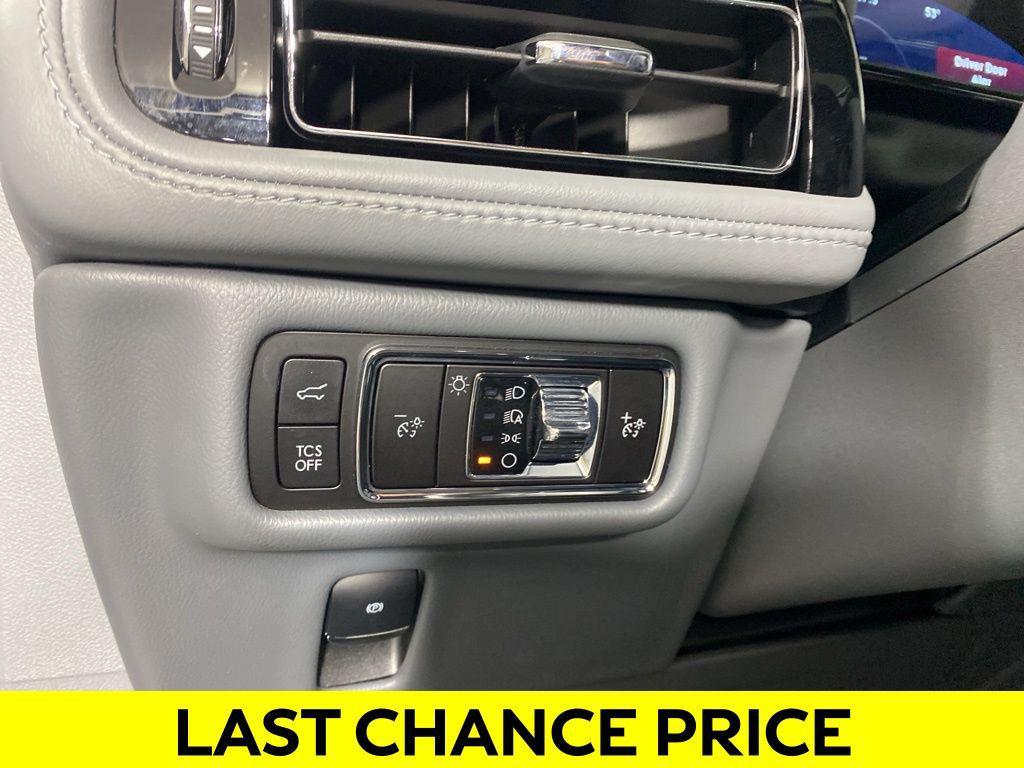 used 2023 Lincoln Nautilus car, priced at $34,853