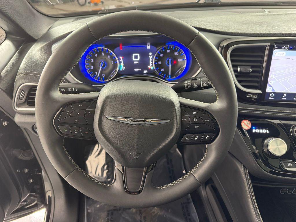 used 2025 Chrysler Pacifica car, priced at $35,991