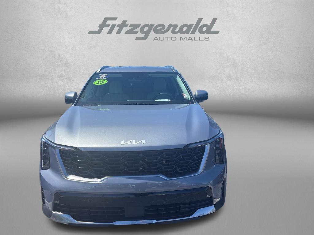 used 2025 Kia Sorento car, priced at $28,395