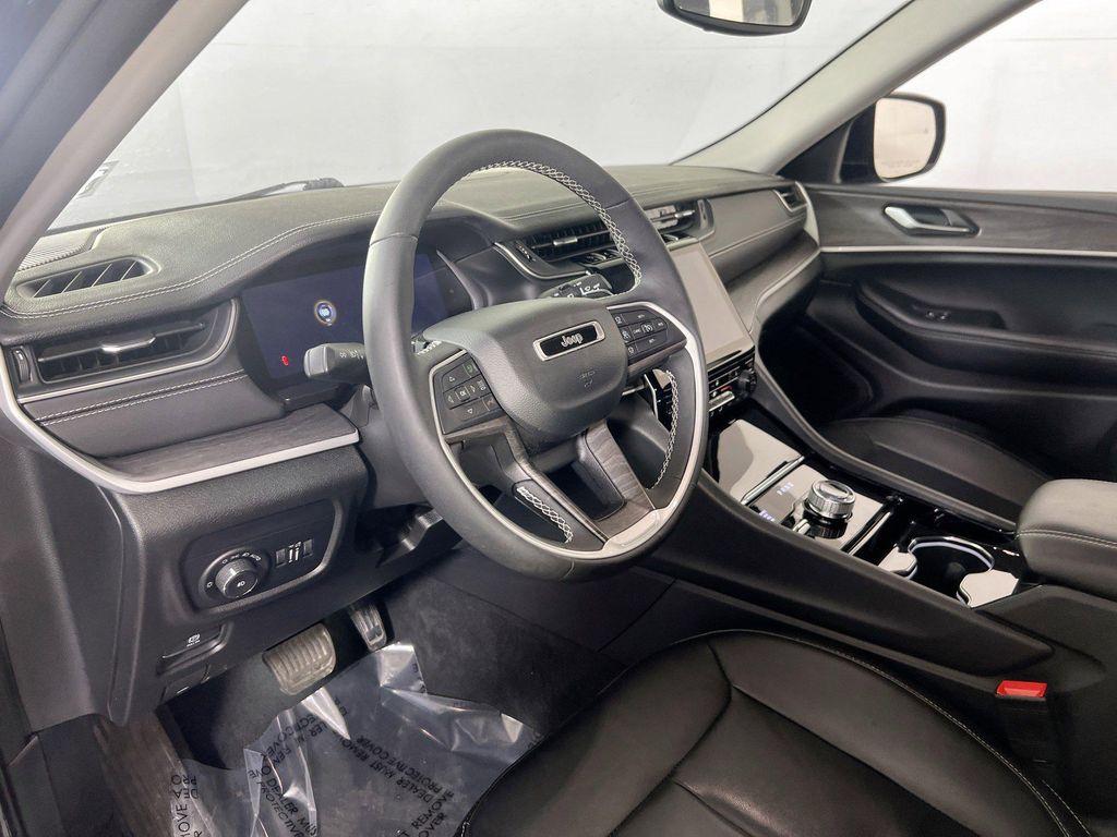 used 2023 Jeep Grand Cherokee car, priced at $30,095