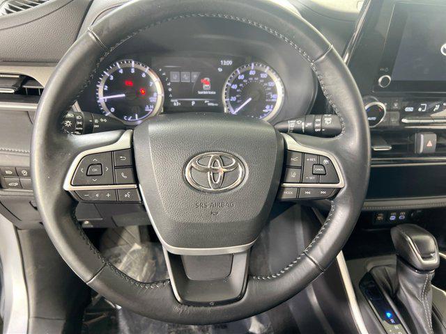 used 2023 Toyota Highlander car, priced at $29,995