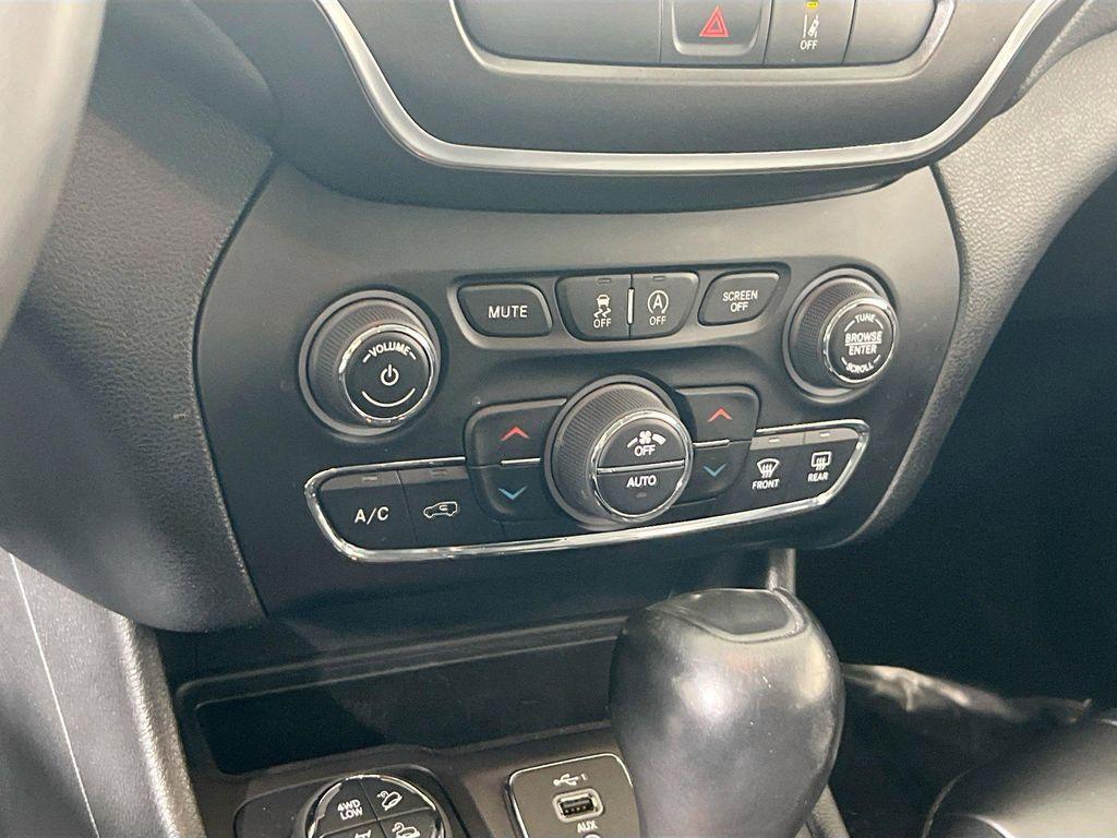used 2022 Jeep Cherokee car, priced at $23,597