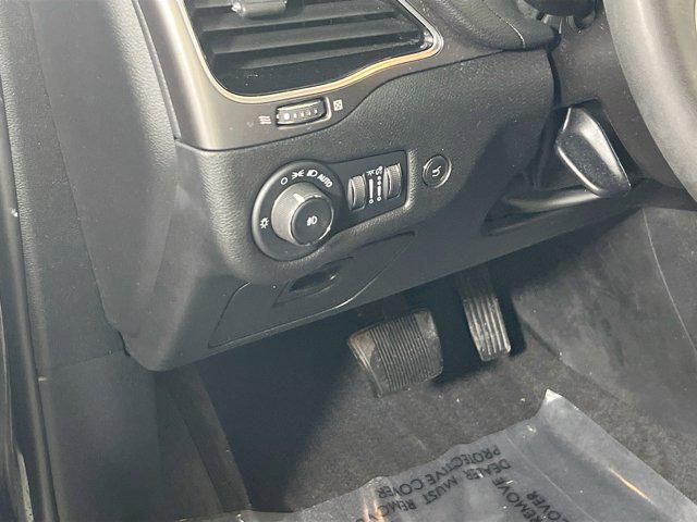 used 2022 Jeep Cherokee car, priced at $23,049