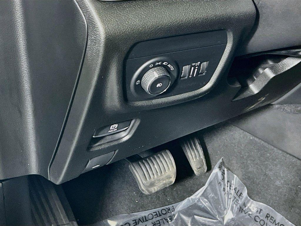 used 2023 Jeep Grand Cherokee car, priced at $33,035