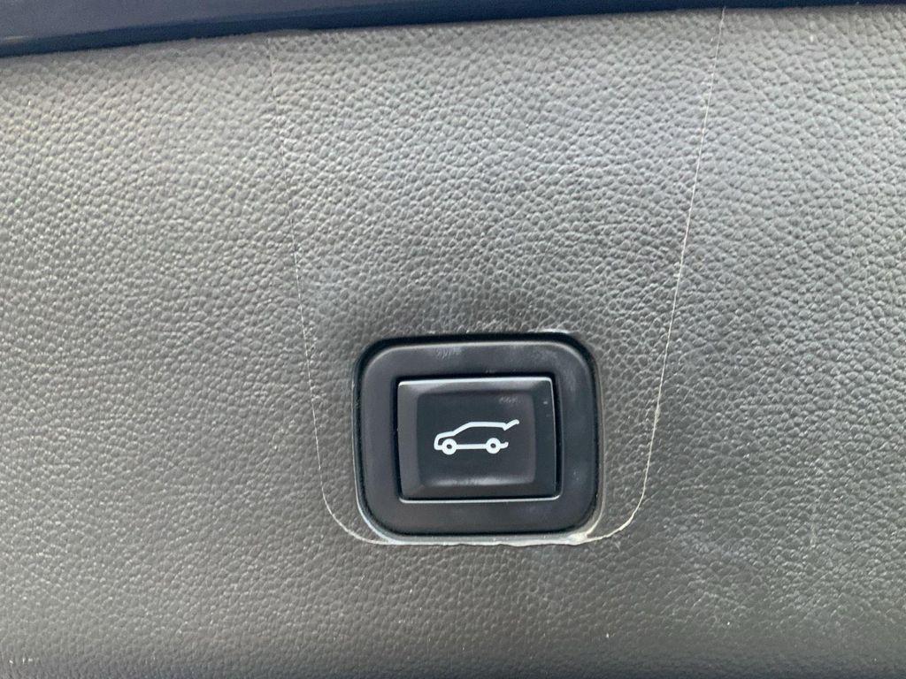 used 2023 Chevrolet Traverse car, priced at $32,645