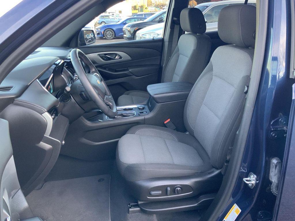 used 2023 Chevrolet Traverse car, priced at $32,645