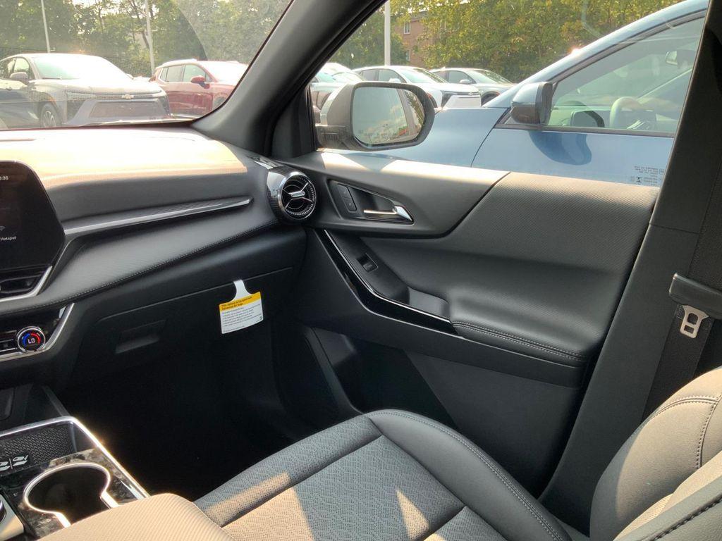 new 2026 Chevrolet Equinox car, priced at $33,651