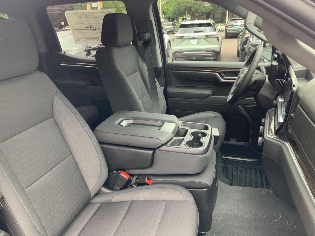 new 2025 Chevrolet Silverado 1500 car, priced at $46,257
