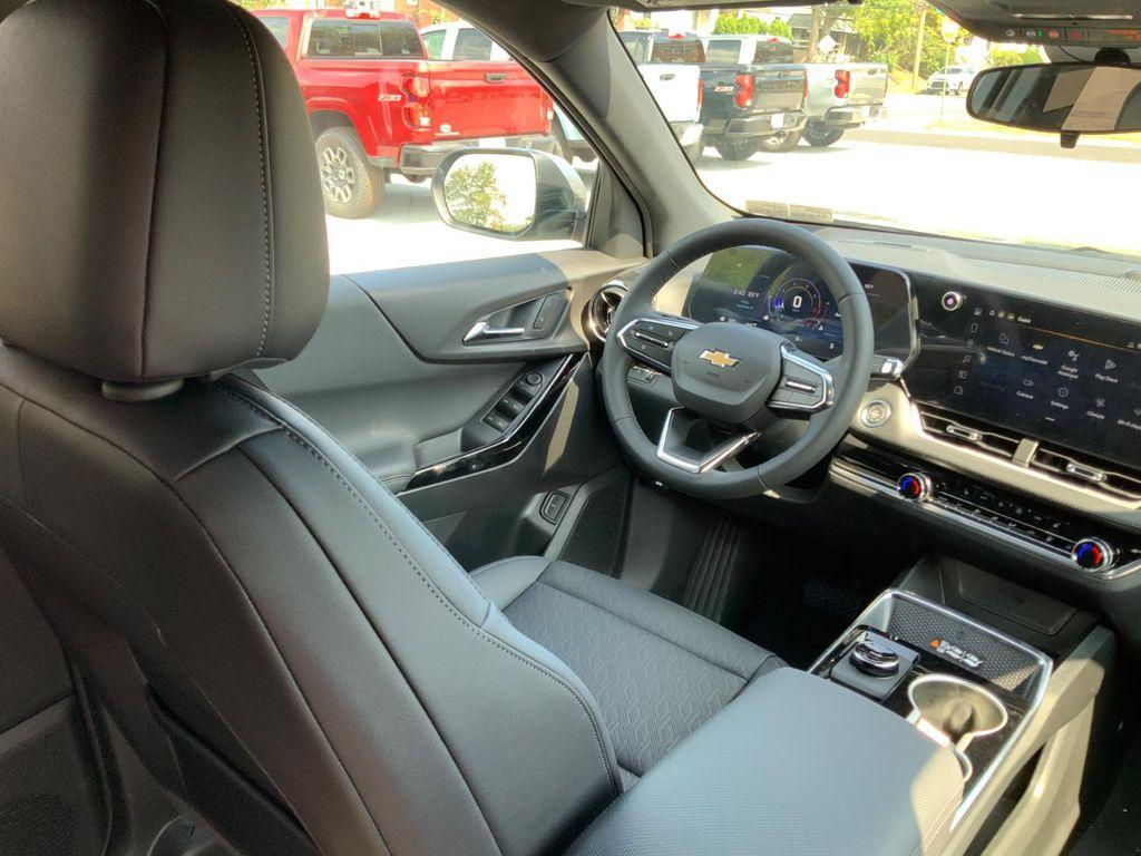 new 2026 Chevrolet Equinox car, priced at $32,768