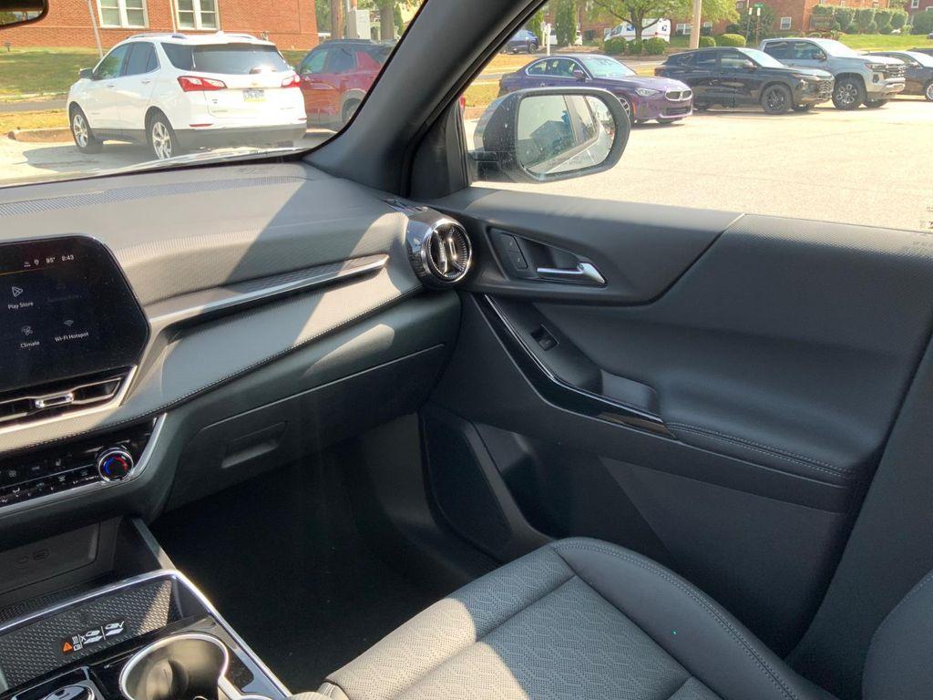 new 2026 Chevrolet Equinox car, priced at $32,768