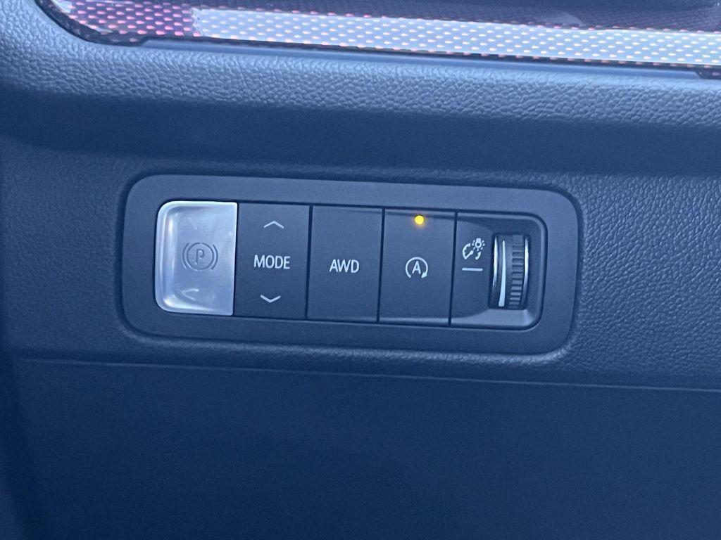 used 2024 Chevrolet Traverse car, priced at $49,895