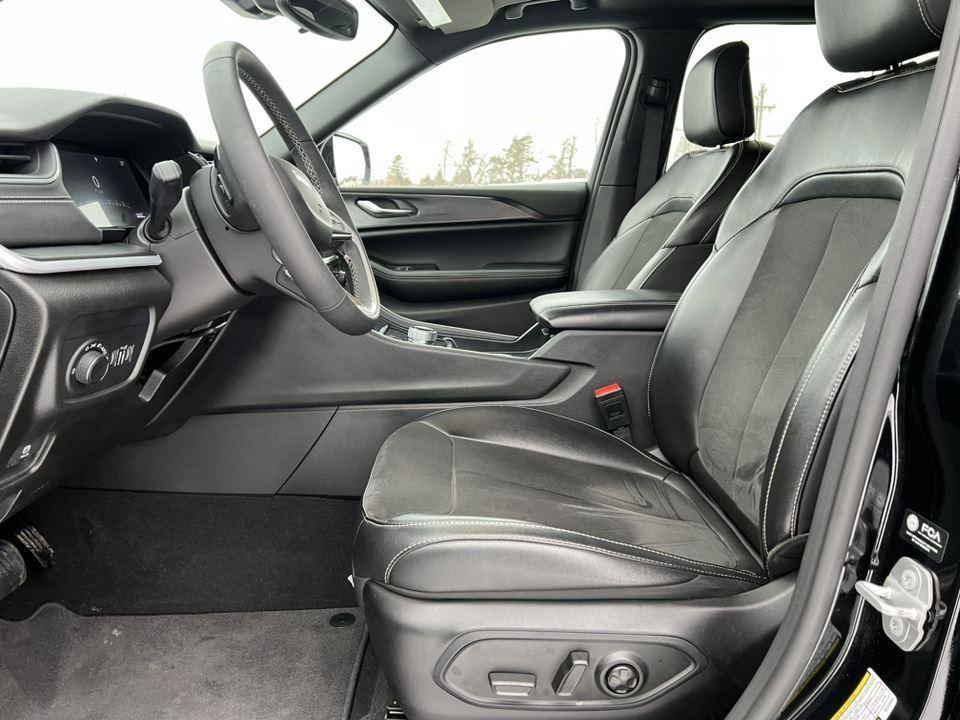 used 2024 Jeep Grand Cherokee car, priced at $33,500