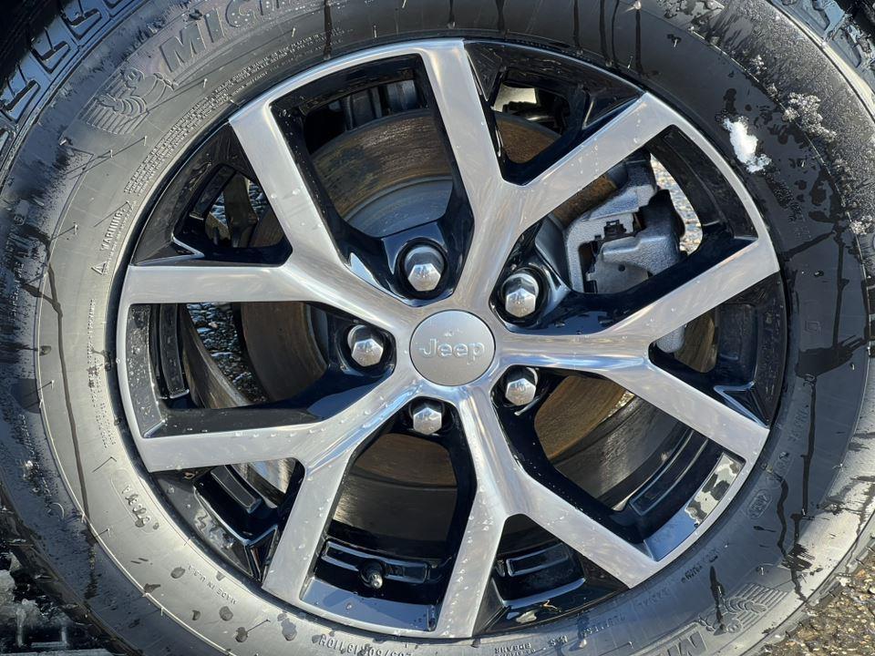 new 2025 Jeep Grand Cherokee car, priced at $42,056