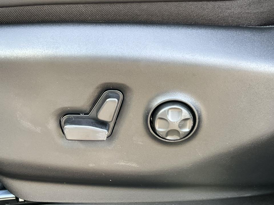 new 2026 Chrysler Pacifica car, priced at $43,028