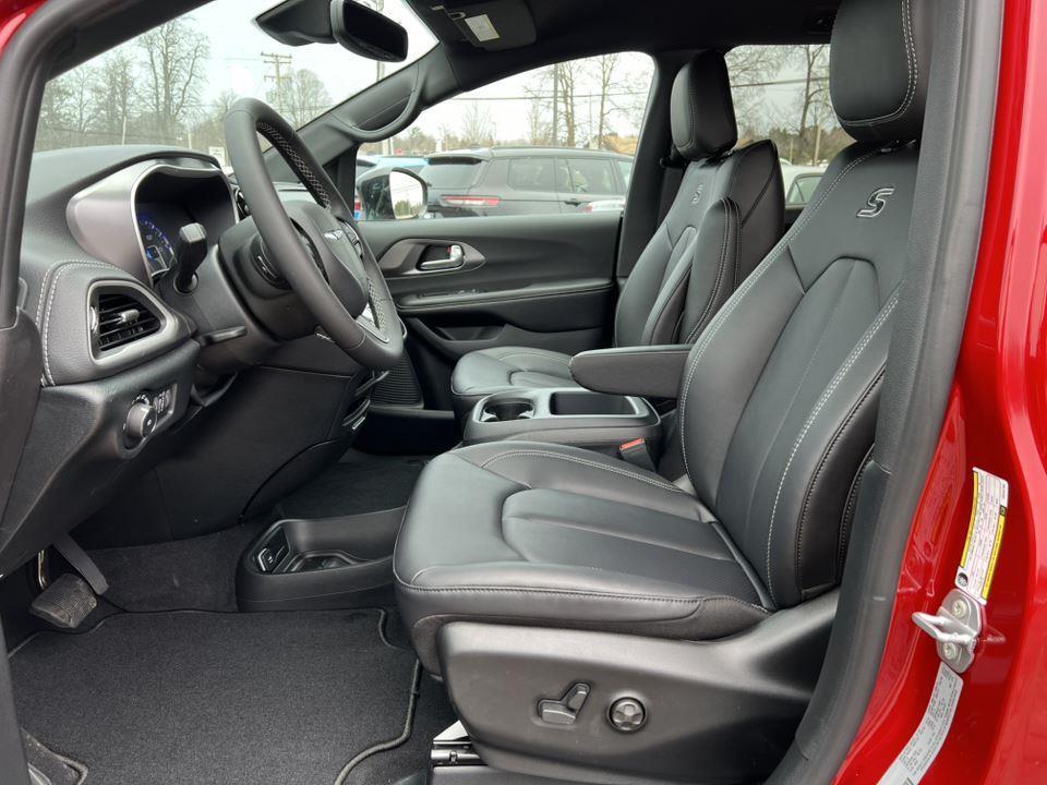 new 2026 Chrysler Pacifica car, priced at $47,627