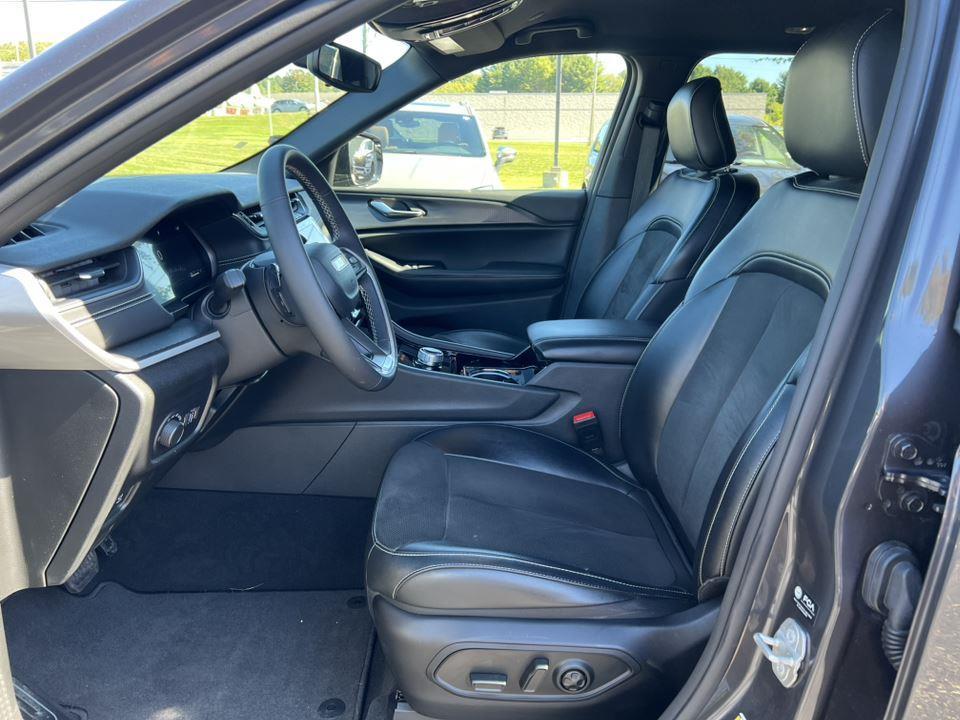 used 2023 Jeep Grand Cherokee car, priced at $29,990