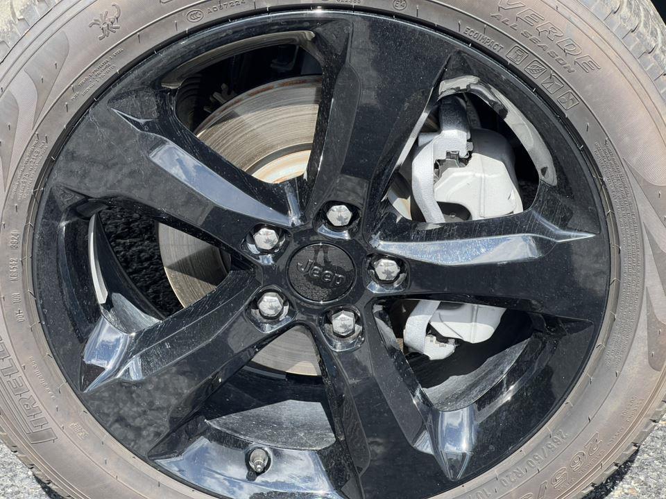 used 2025 Jeep Grand Cherokee car, priced at $45,990