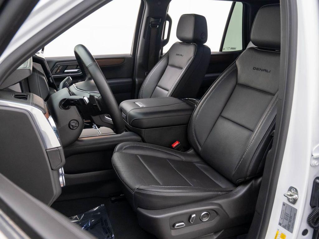 used 2025 GMC Yukon car, priced at $69,591