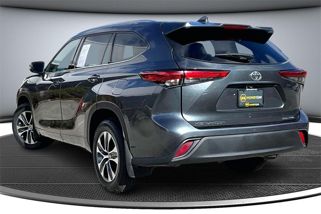 used 2021 Toyota Highlander car, priced at $26,999