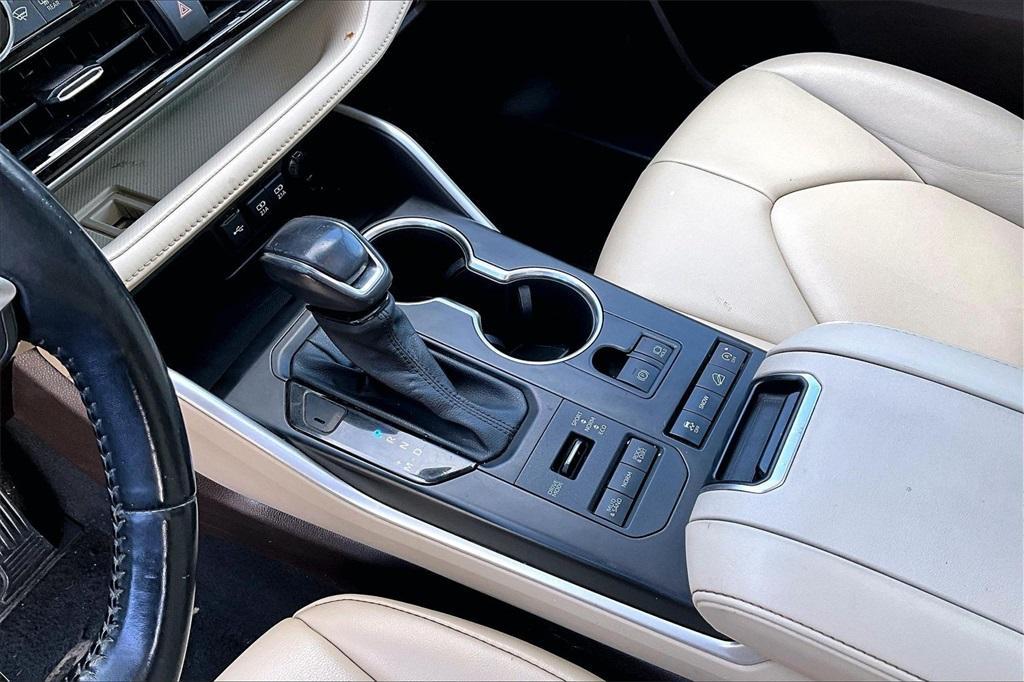 used 2021 Toyota Highlander car, priced at $26,999