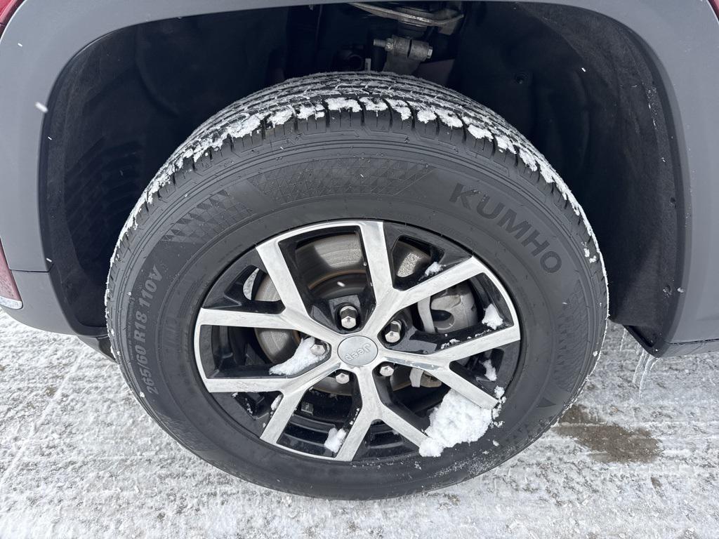 used 2024 Jeep Grand Cherokee L car, priced at $33,668