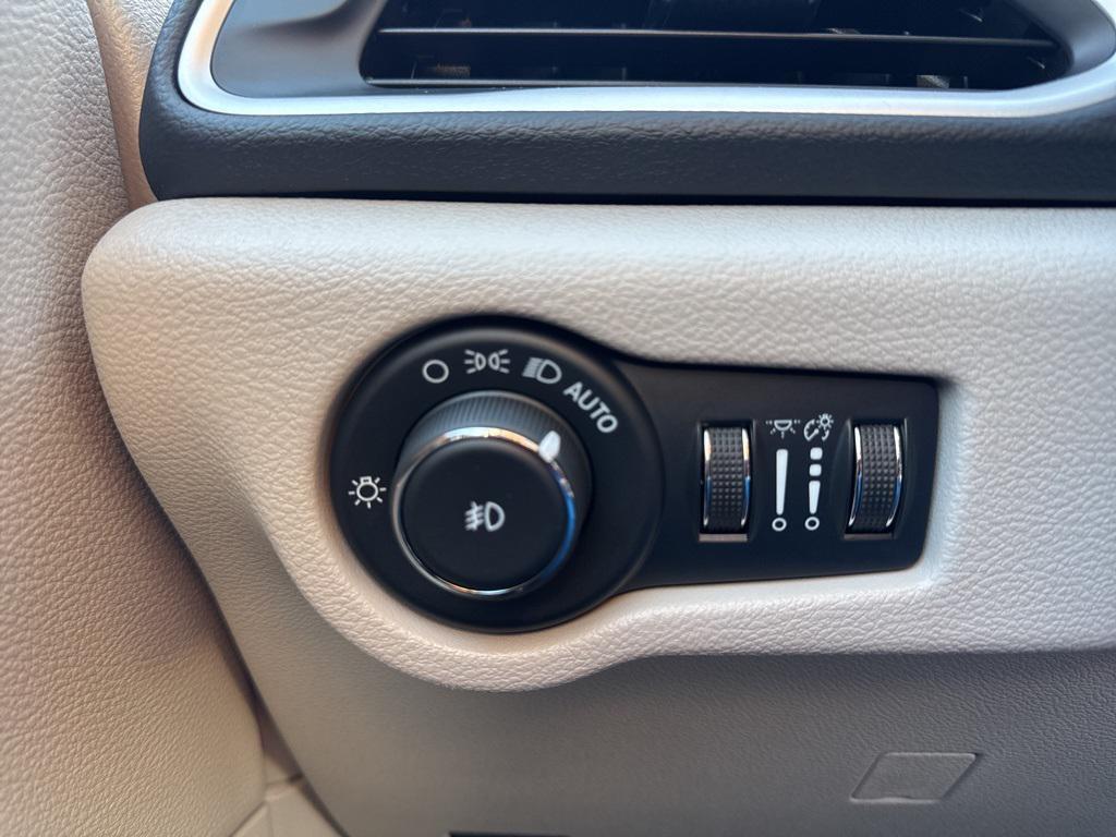 used 2022 Chrysler Pacifica car, priced at $21,667