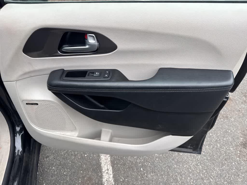 used 2017 Chrysler Pacifica car, priced at $16,467