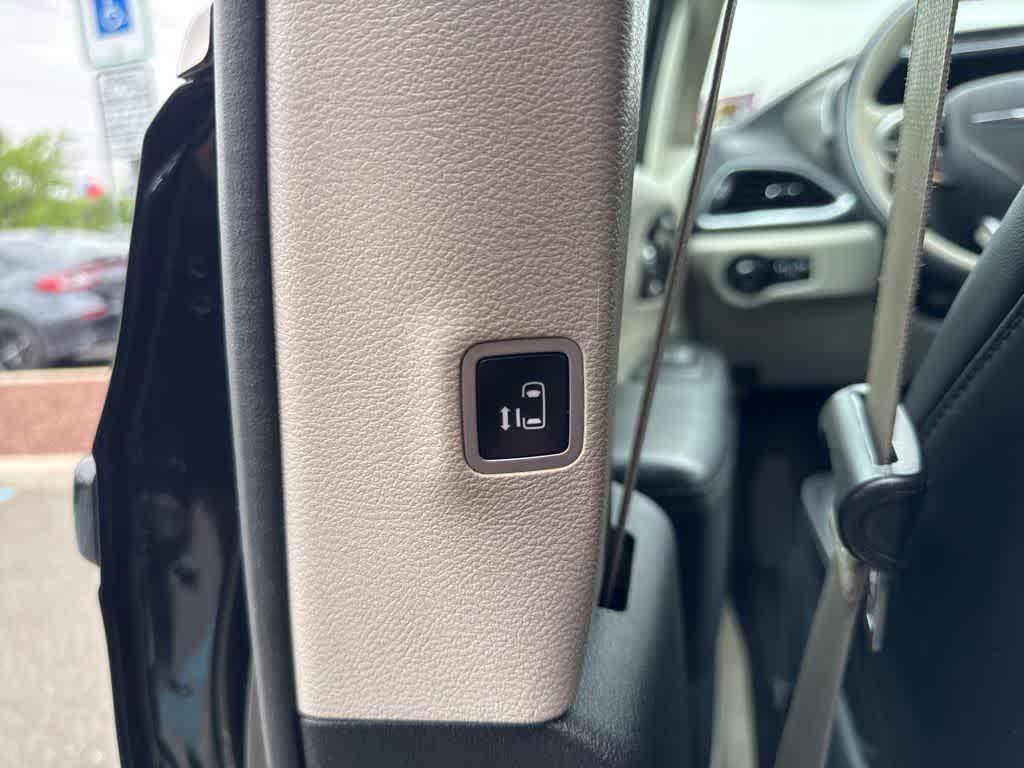 used 2017 Chrysler Pacifica car, priced at $16,467